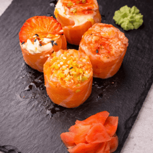 Salmāo/ Atum/ Salmāo Crispy/ Veg/ Crispy Camarāo/ Philadelphia com Batata / Salmao Com Ovo: 4 Peças